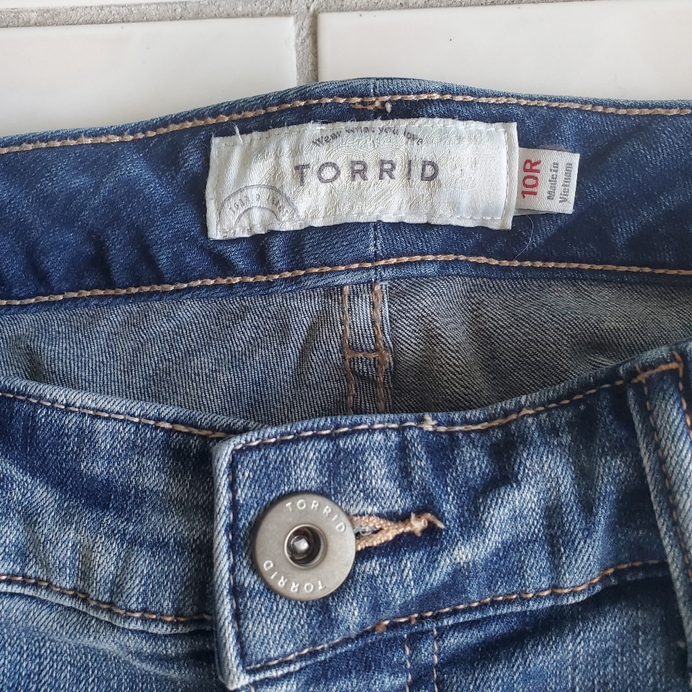 Women's Torrid Size 10R 30 Waist Distressed Boyfriend Denim Jeans RN148862
